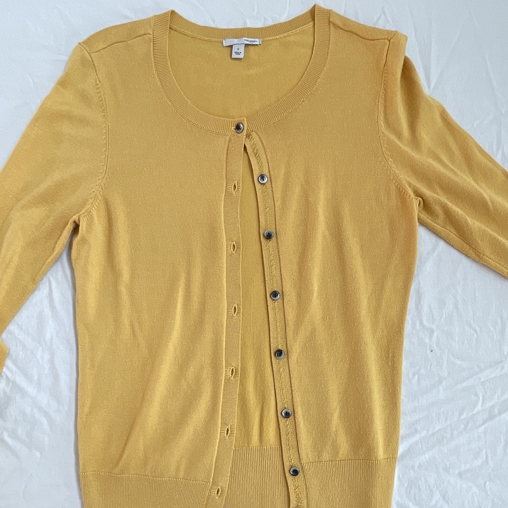 Halogen Women's S Yellow Solid Knit Crew Neck Button Front Cardigan Sweater